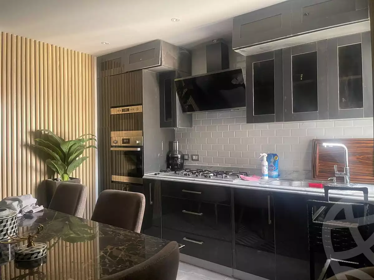 https://aqarmap.com.eg/ar/listing/6327811-for-sale-cairo-new-cairo-compounds-mountain-view-hyde-park