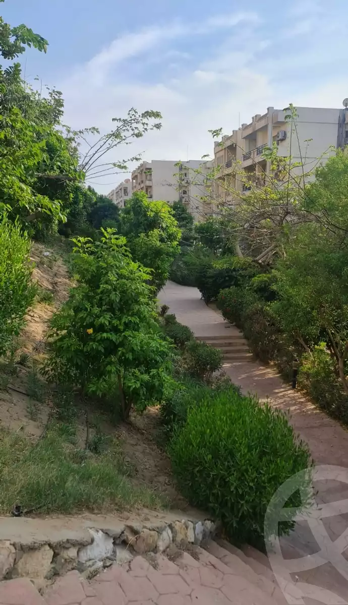 https://aqarmap.com.eg/en/listing/6334739-for-sale-cairo-el-sheikh-zayed-city-compounds-zayed-2000