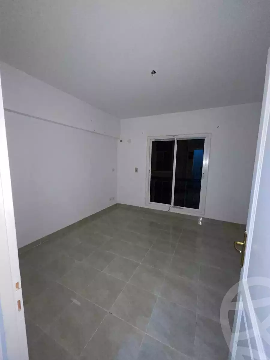 https://aqarmap.com.eg/en/listing/6338746-for-sale-cairo-new-cairo-lrhb-city-phase-4-mohammed-farid-st