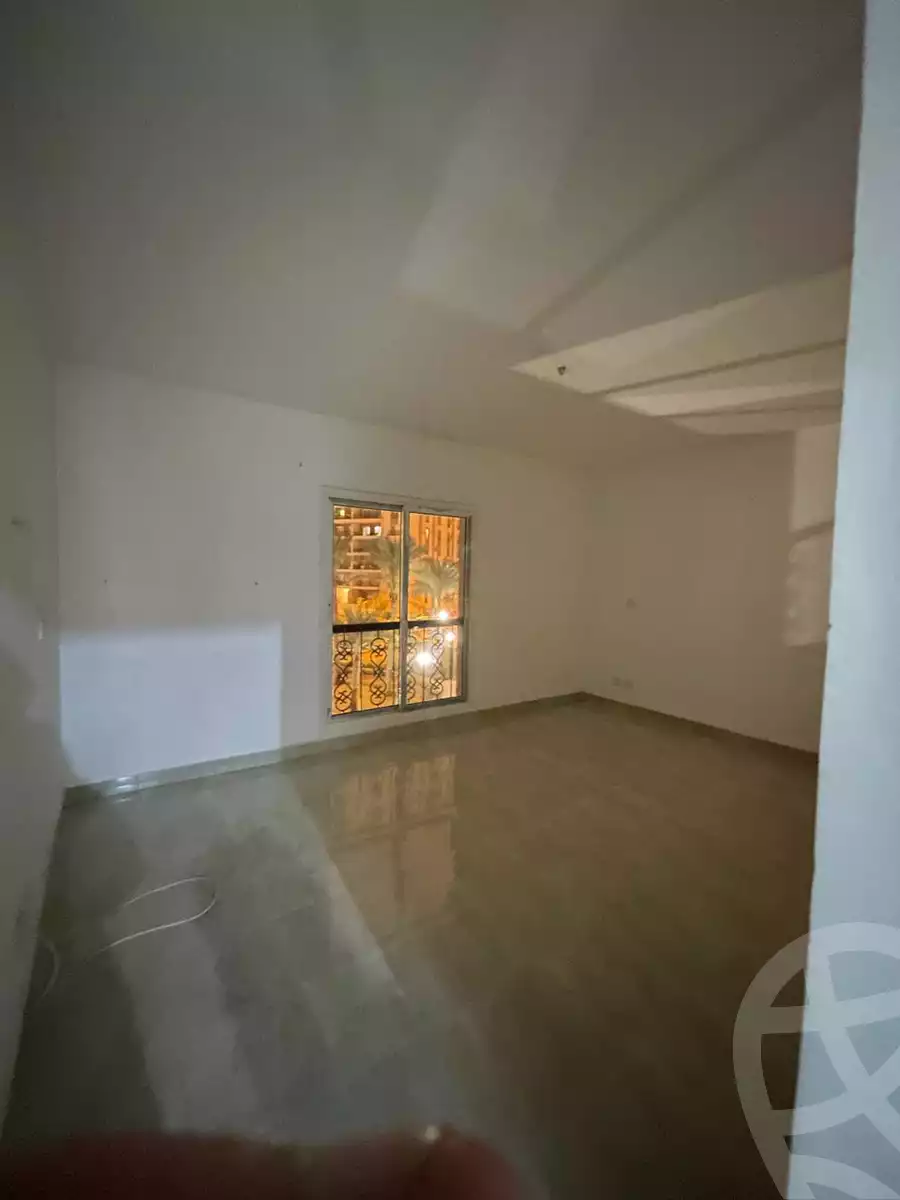 https://aqarmap.com.eg/en/listing/6338746-for-sale-cairo-new-cairo-lrhb-city-phase-4-mohammed-farid-st