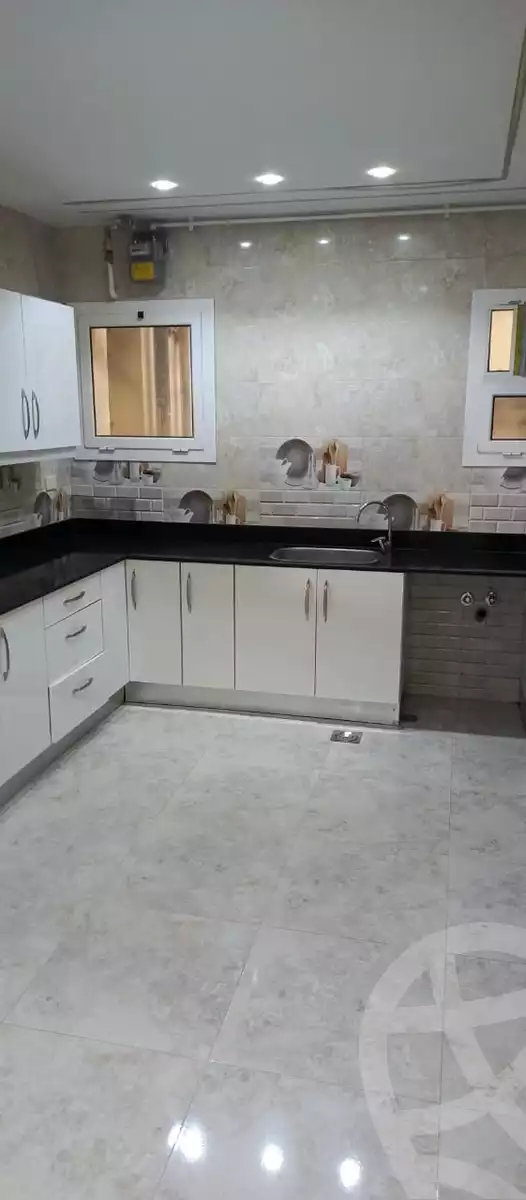 https://aqarmap.com.eg/ar/listing/6259840-for-rent-cairo-new-cairo-compounds-hyde-park-centre-ville-hyde-park