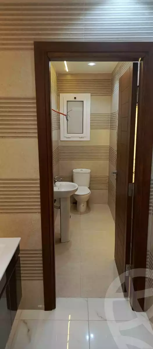 https://aqarmap.com.eg/ar/listing/6259840-for-rent-cairo-new-cairo-compounds-hyde-park-centre-ville-hyde-park
