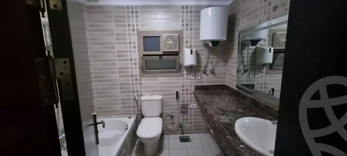 https://aqarmap.com.eg/ar/listing/6350685-for-sale-cairo-new-cairo-lrhb-city-phase-2-amr-ibn-el-aas-st