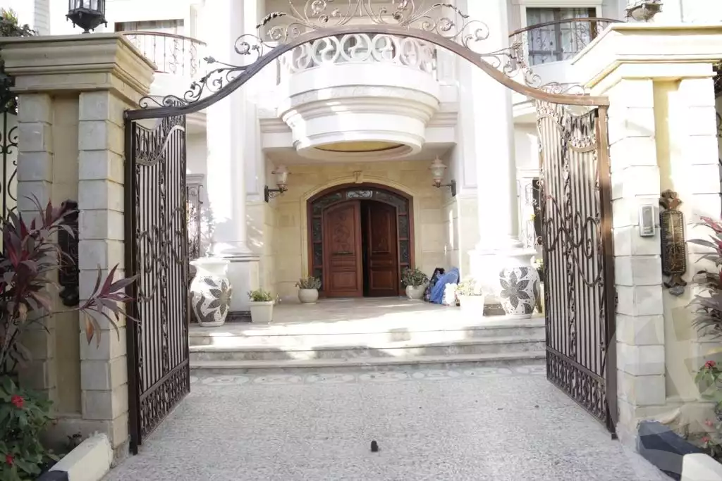 https://aqarmap.com.eg/en/listing/6354128-for-sale-cairo-el-shorouk-compounds-el-shorouk-2000