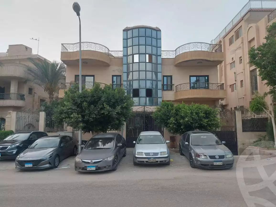 https://aqarmap.com.eg/en/listing/6360663-for-sale-cairo-new-cairo-ganob-el-akadamiya-orouba-axis