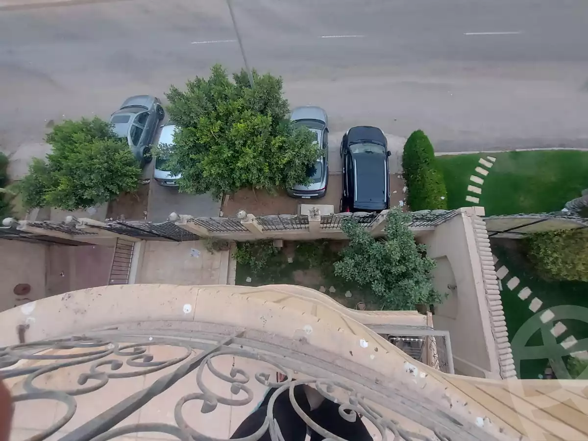 https://aqarmap.com.eg/en/listing/6360663-for-sale-cairo-new-cairo-ganob-el-akadamiya-orouba-axis