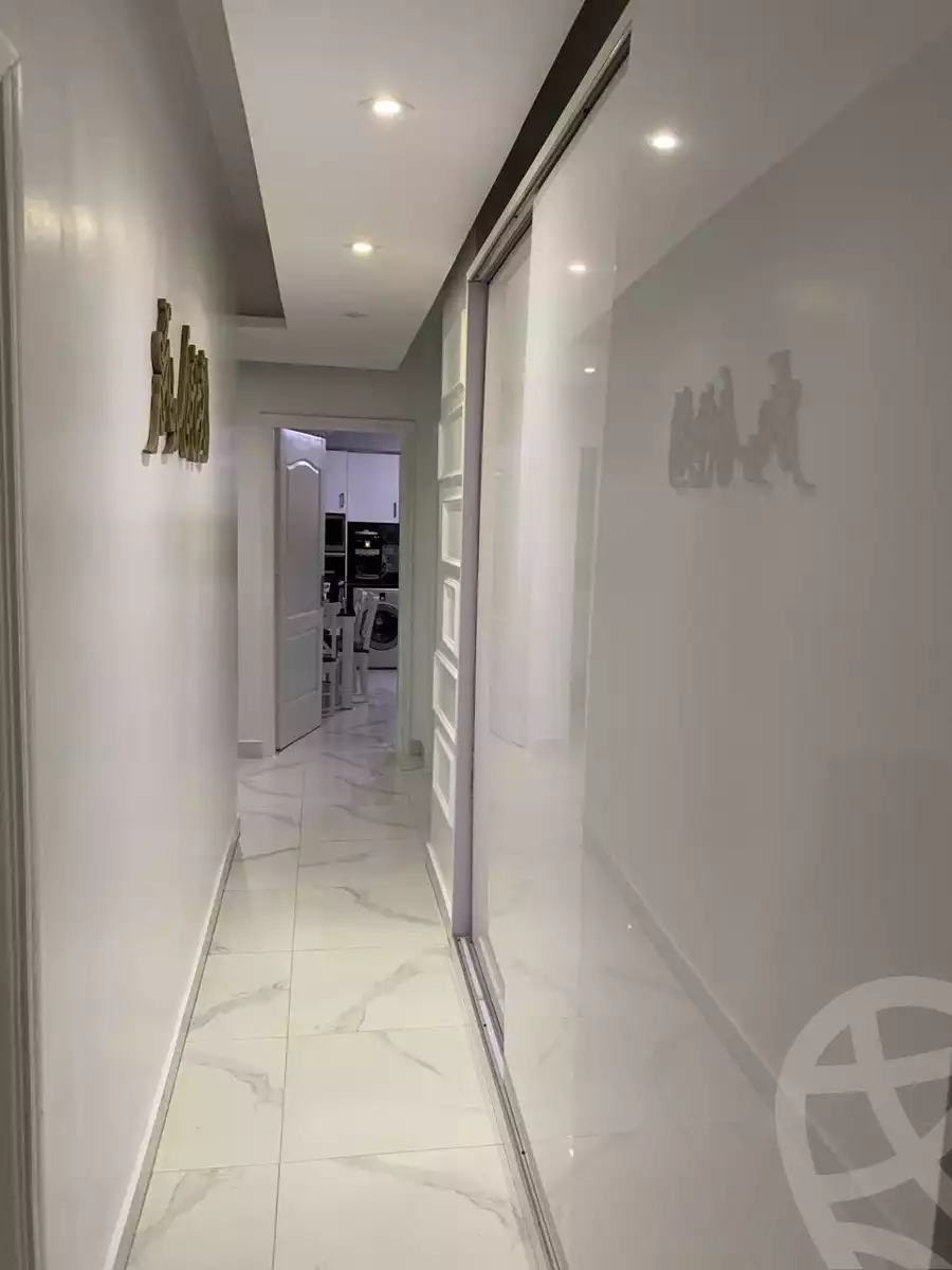 https://aqarmap.com.eg/ar/listing/6375369-for-rent-cairo-new-cairo-compounds-kmbwnd-lnkhyl