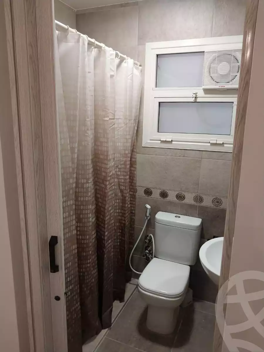 https://aqarmap.com.eg/en/listing/6375430-for-rent-cairo-new-cairo-lrhb-city-phase-4-mohammed-farid-st