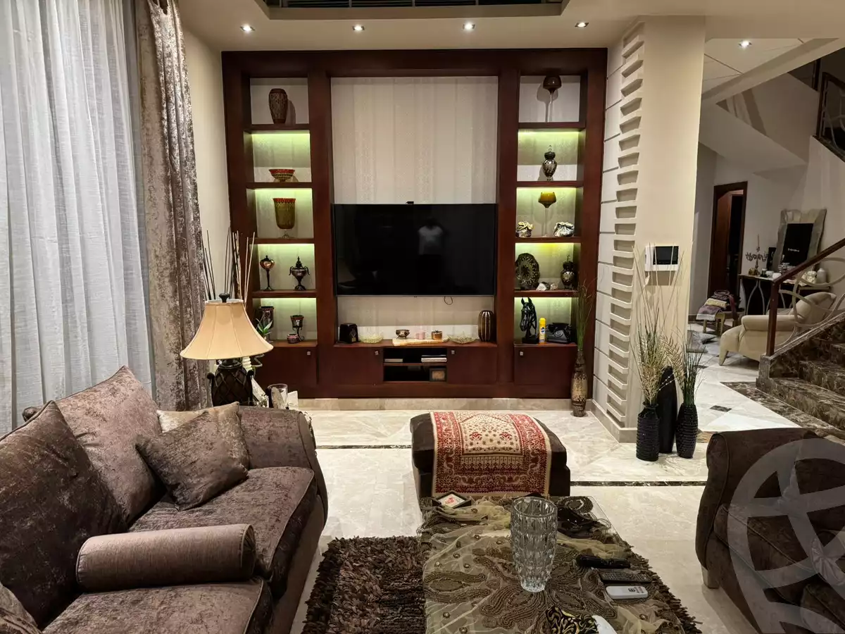 https://aqarmap.com.eg/ar/listing/6394878-for-sale-cairo-el-sheikh-zayed-city-compounds-kmbwnd-ljry-swdyk