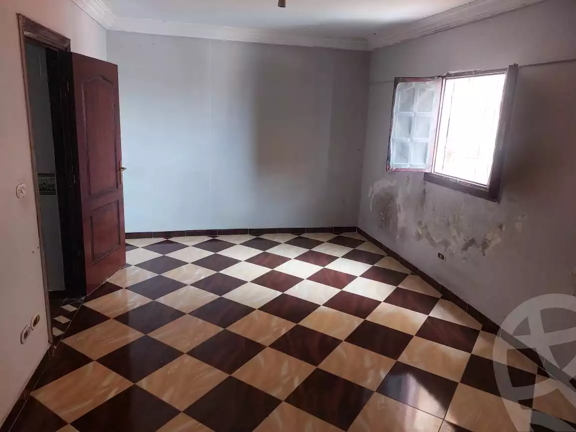 https://aqarmap.com.eg/ar/listing/6411114-for-sale-alexandria-moharram-bey-kanal-al-mahmoudeya-al-bahri-st