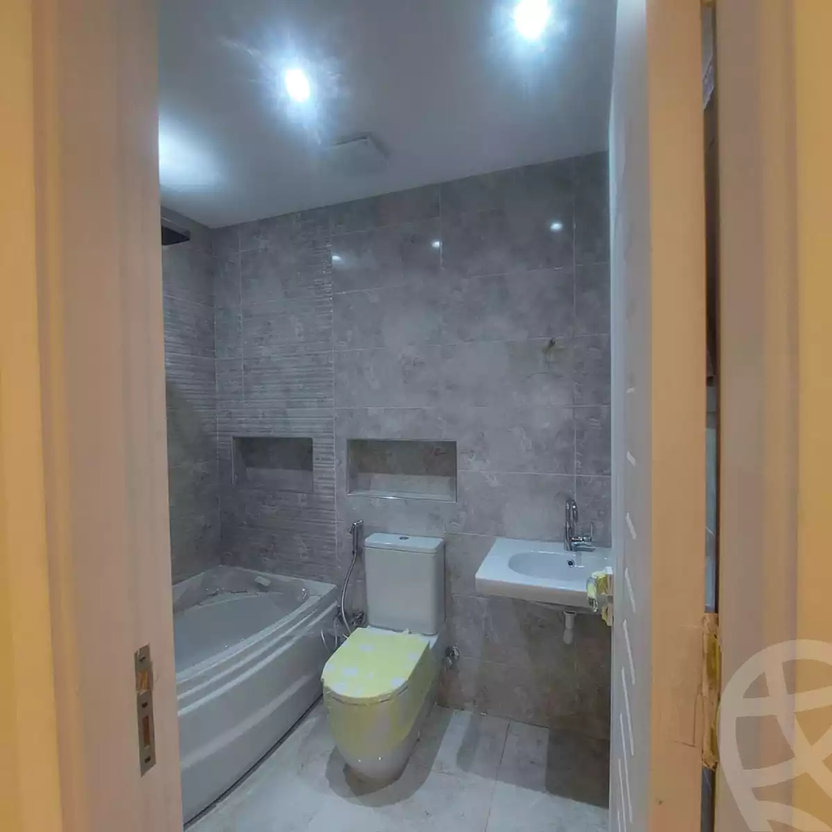 https://aqarmap.com.eg/en/listing/6422127-for-rent-cairo-el-sheikh-zayed-city-compounds-zayed-regency