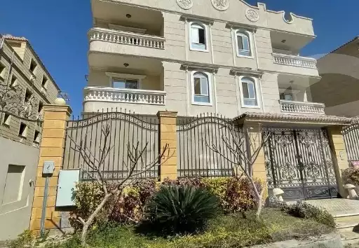https://aqarmap.com.eg/en/listing/6446184-for-sale-cairo-al-oubour-compounds-golf-city