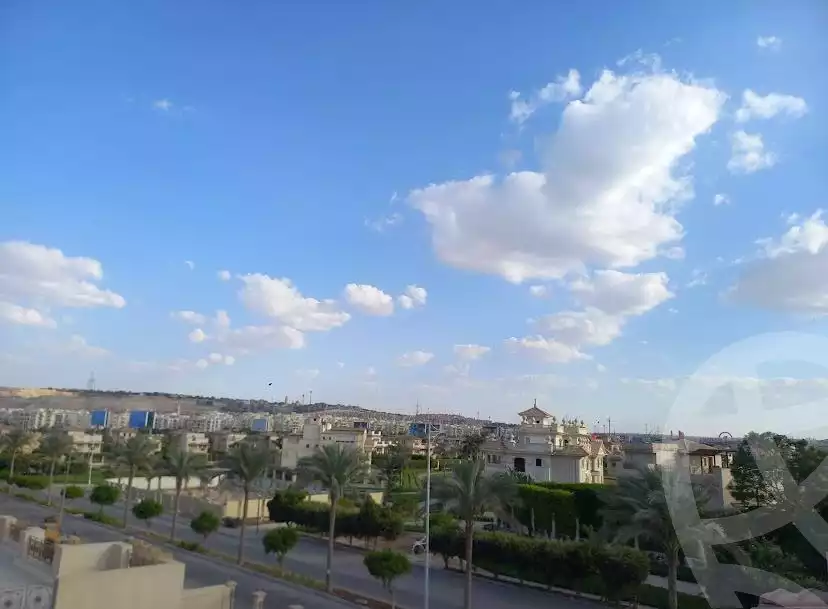 https://aqarmap.com.eg/en/listing/6495918-for-sale-cairo-el-sheikh-zayed-city-compounds-royal-city