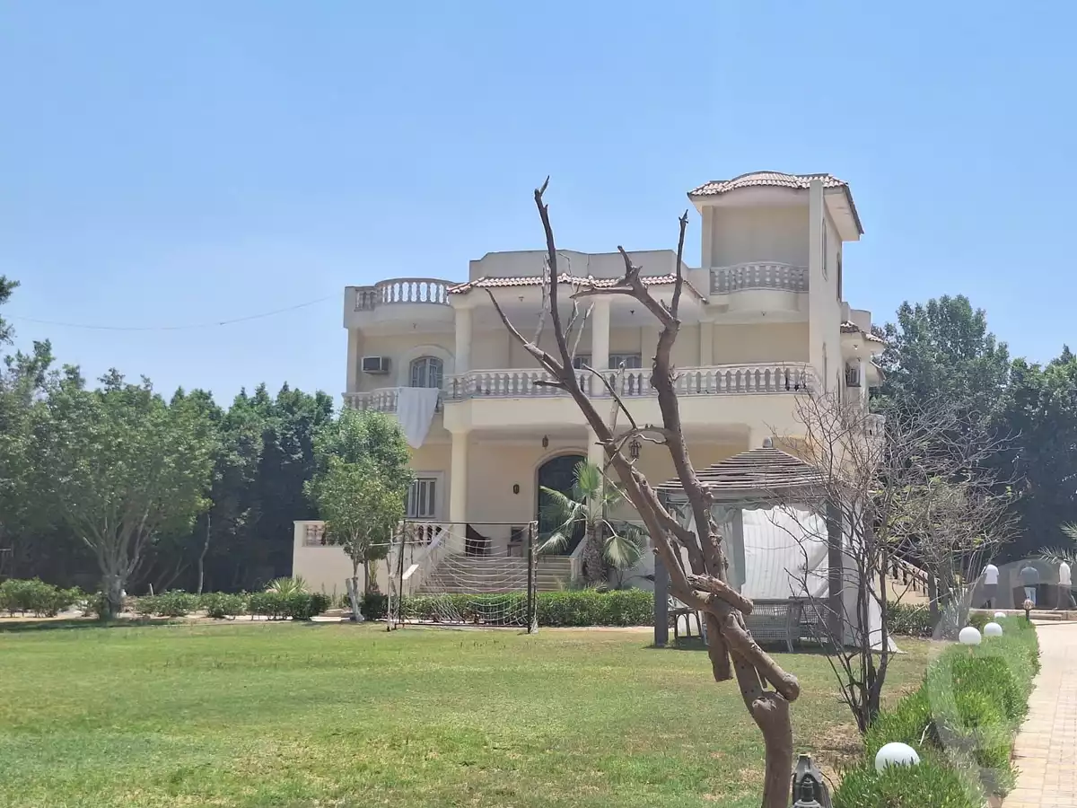 https://aqarmap.com.eg/en/listing/6497137-for-sale-cairo-el-sheikh-zayed-city-lshykh-zyd-ljdyd-el-reef-el-oroby