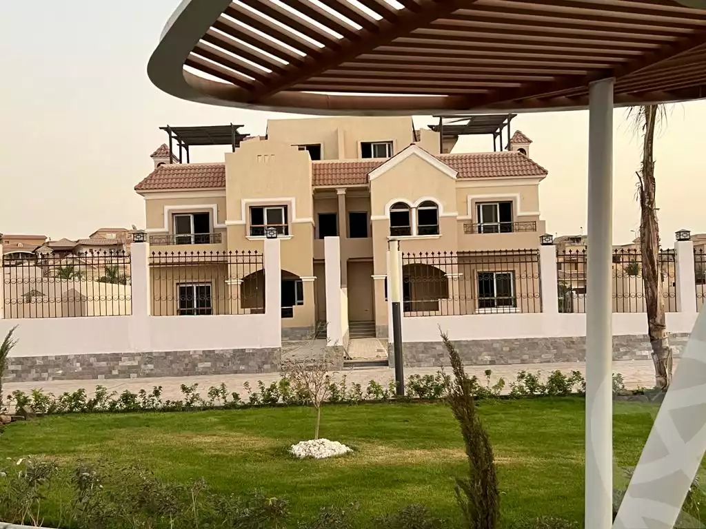 https://aqarmap.com.eg/en/listing/6498709-for-sale-cairo-el-sheikh-zayed-city-compounds-el-khamayel
