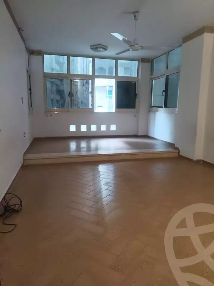 https://aqarmap.com.eg/ar/listing/6518211-for-rent-alexandria-el-mandara