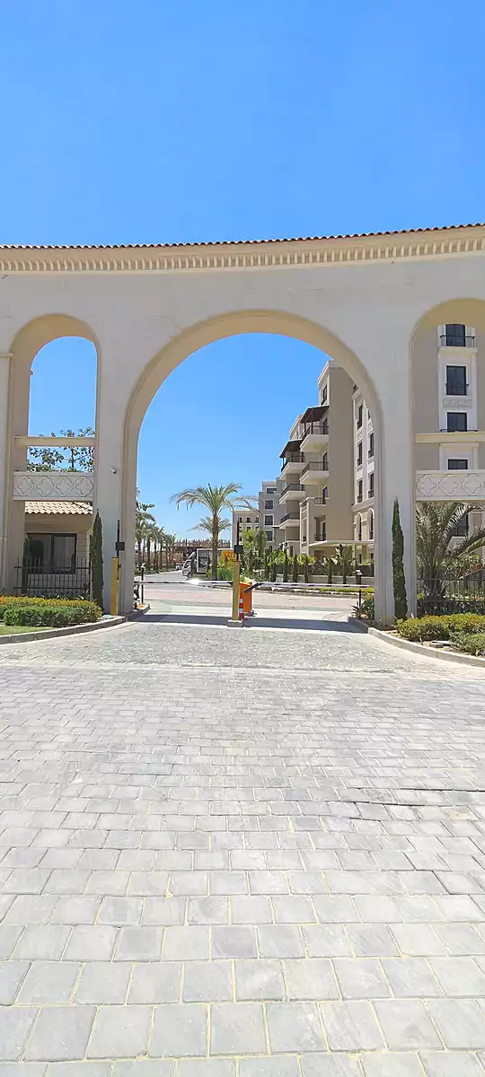 https://aqarmap.com.eg/en/listing/6521903-for-sale-cairo-el-sheikh-zayed-city-compounds-kmbwnd-fyldj-wyst-dr-llttwyr