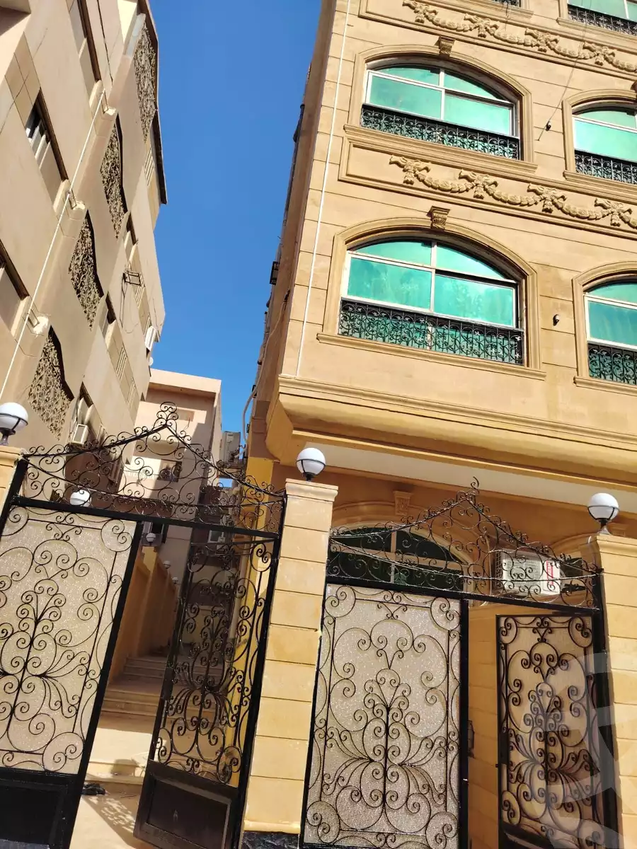 https://aqarmap.com.eg/ar/listing/6524662-for-sale-cairo-6th-of-october-el-ahyaa-neighborhood-2nd-divided-from-al-kafrawei-st