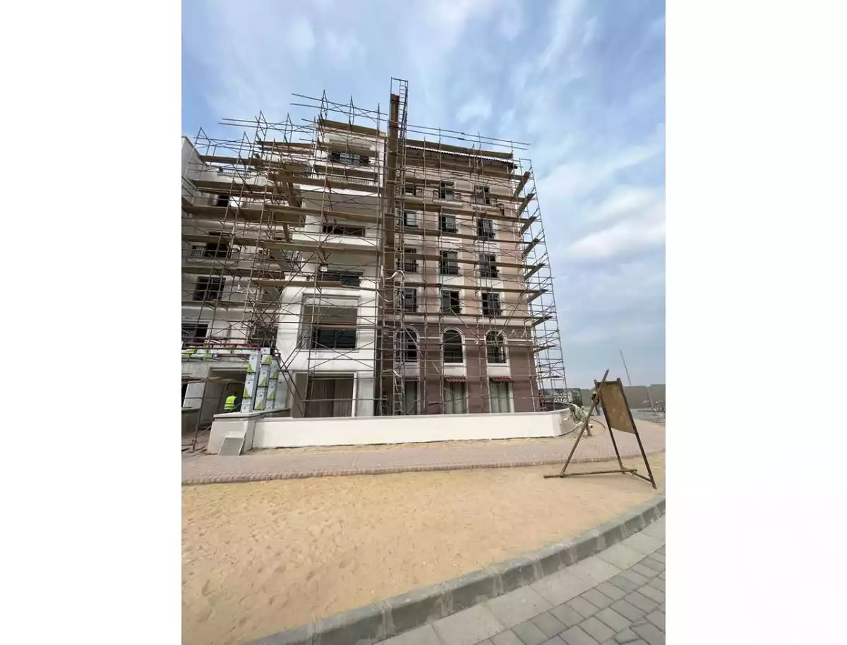 https://aqarmap.com.eg/en/listing/6526123-for-sale-cairo-el-sheikh-zayed-city-compounds-kmbwnd-fyldj-wyst-dr-llttwyr