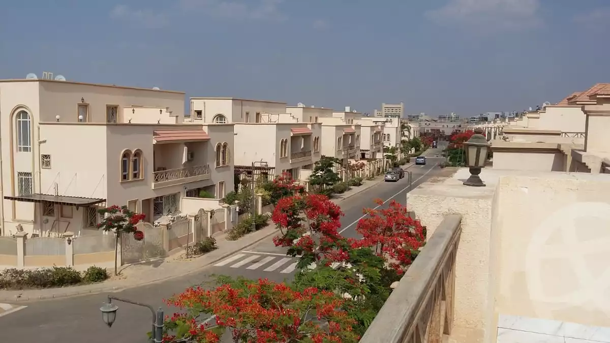 https://aqarmap.com.eg/en/listing/6526468-for-sale-cairo-el-sheikh-zayed-city-compounds-greens