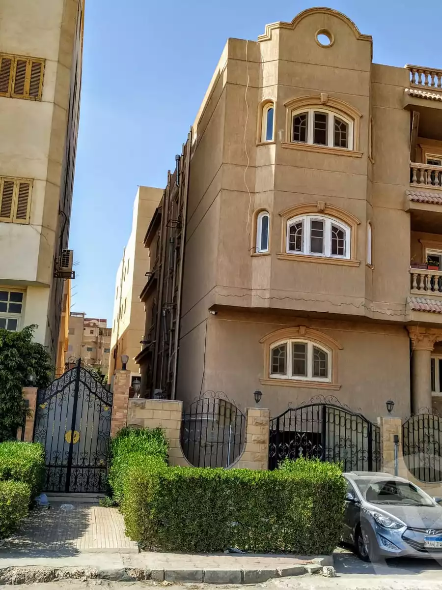 https://aqarmap.com.eg/en/listing/6535395-for-sale-cairo-6th-of-october-abd-el-salam-amin-st