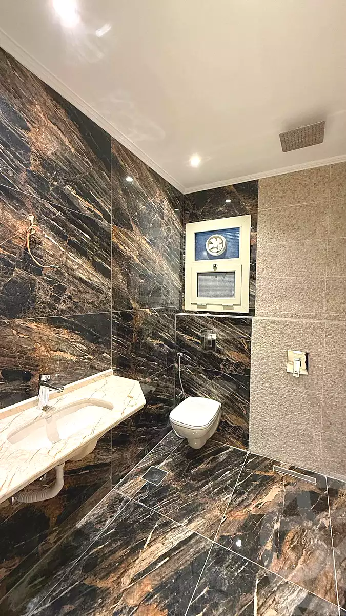 https://aqarmap.com.eg/en/listing/6602094-for-sale-cairo-new-cairo-compounds-mountain-view-hyde-park
