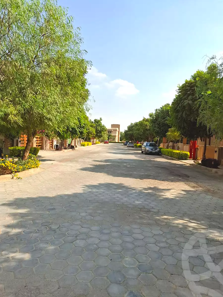 https://aqarmap.com.eg/en/listing/6610854-for-sale-cairo-6th-of-october-compounds-rayos