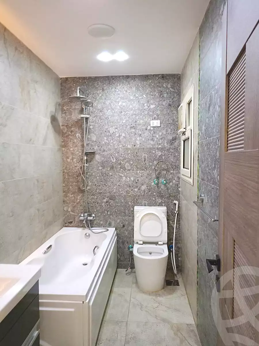 https://aqarmap.com.eg/en/listing/6611258-for-rent-cairo-el-sheikh-zayed-city-compounds-el-khamayel