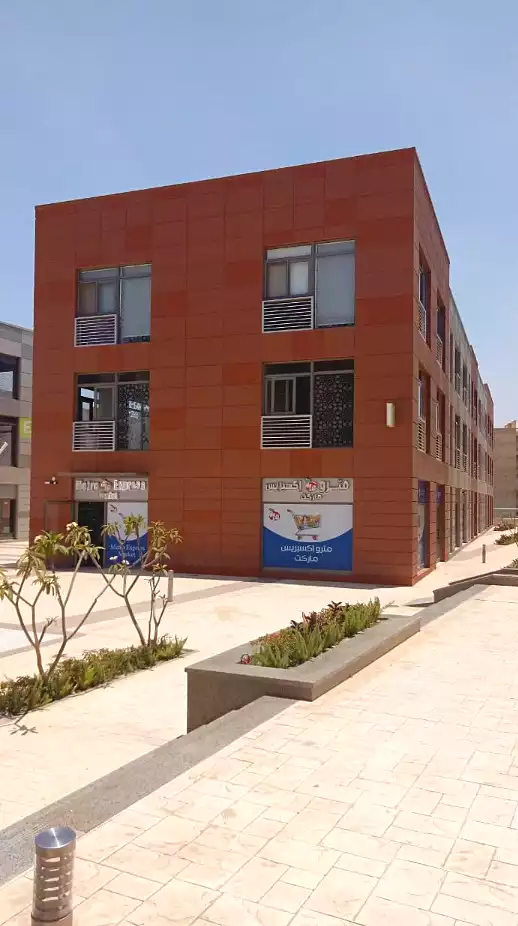 https://aqarmap.com.eg/en/listing/6624884-for-sale-cairo-el-sheikh-zayed-city-compounds-the-courtyard-mall-dorra