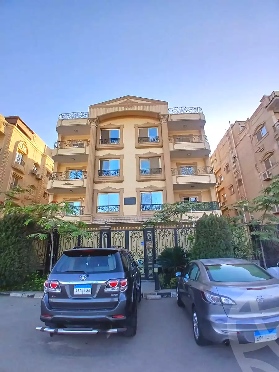 https://aqarmap.com.eg/ar/listing/6627008-for-sale-cairo-6th-of-october-el-hay-el-motamyz-fourth-touristic-village-mohamed-ahmed-barhoma-st