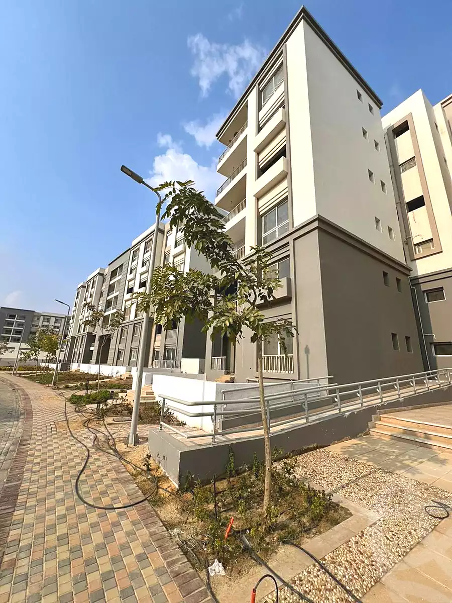 https://aqarmap.com.eg/ar/listing/6627615-for-sale-cairo-new-cairo-compounds-hyde-park-centre-ville-hyde-park