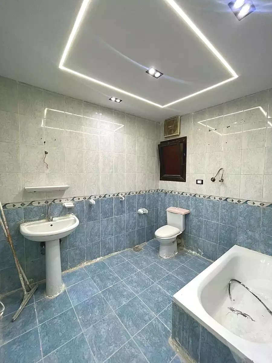 https://aqarmap.com.eg/ar/listing/6653530-for-sale-alexandria-l-jmy-lbytsh-ibrahim-othman-st