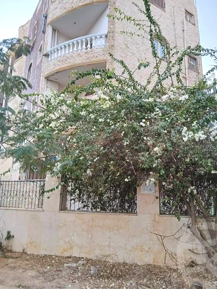 https://aqarmap.com.eg/ar/listing/6653745-for-sale-cairo-el-sheikh-zayed-city-el-hay-el-hady-ashaer-area-1-abdel-latif-salam-st