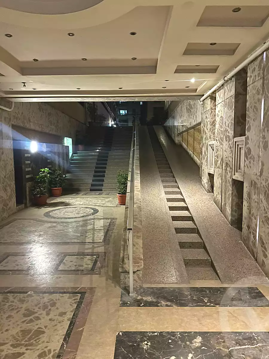 https://aqarmap.com.eg/ar/listing/6656367-for-sale-alexandria-smouha-compounds-in-smouha-smouha-entrance-compound-hyt