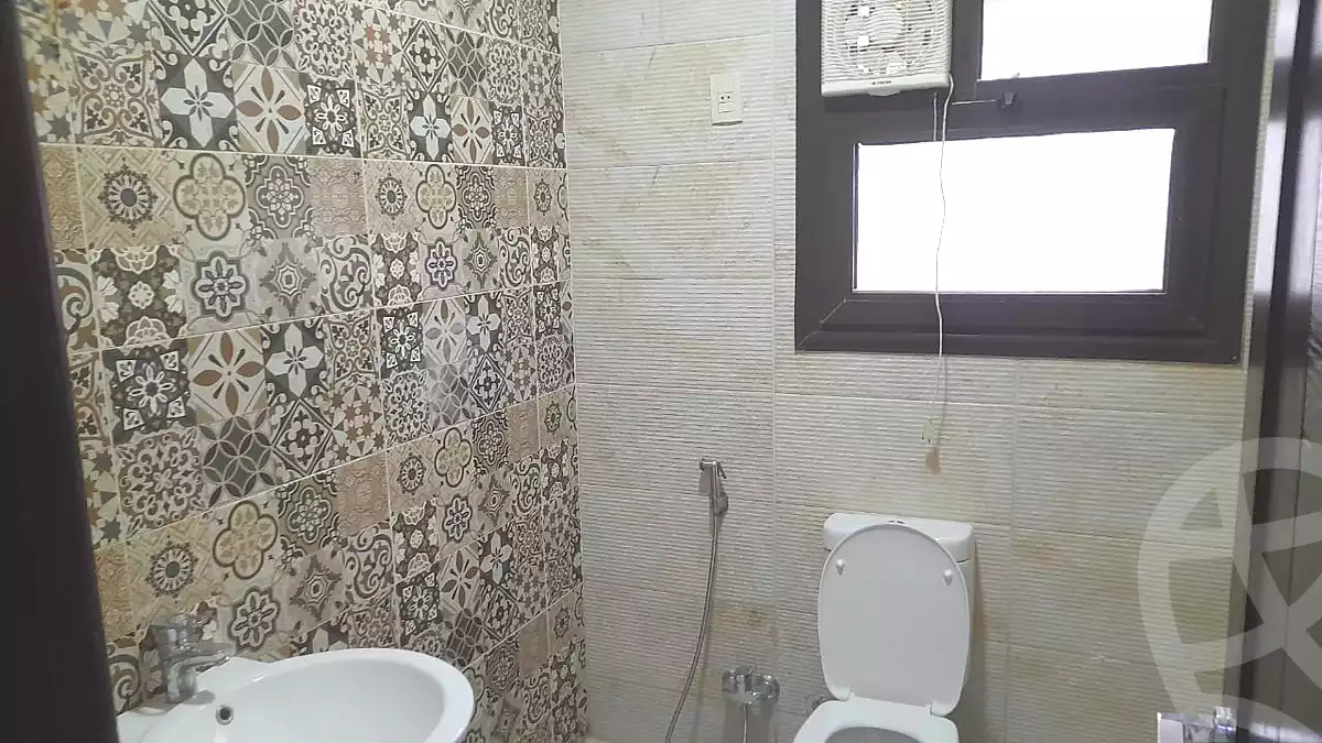 https://aqarmap.com.eg/ar/listing/6659700-for-rent-cairo-el-sheikh-zayed-city-compounds-kmbwnd-wyst-twn-swdyk