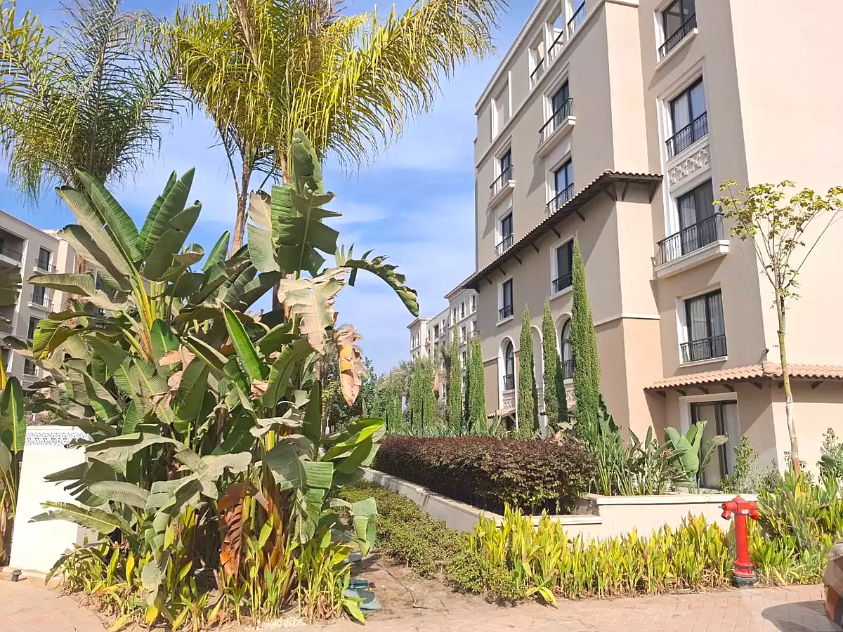 https://aqarmap.com.eg/ar/listing/6660193-for-sale-cairo-el-sheikh-zayed-city-compounds-kmbwnd-fyldj-wyst-dr-llttwyr
