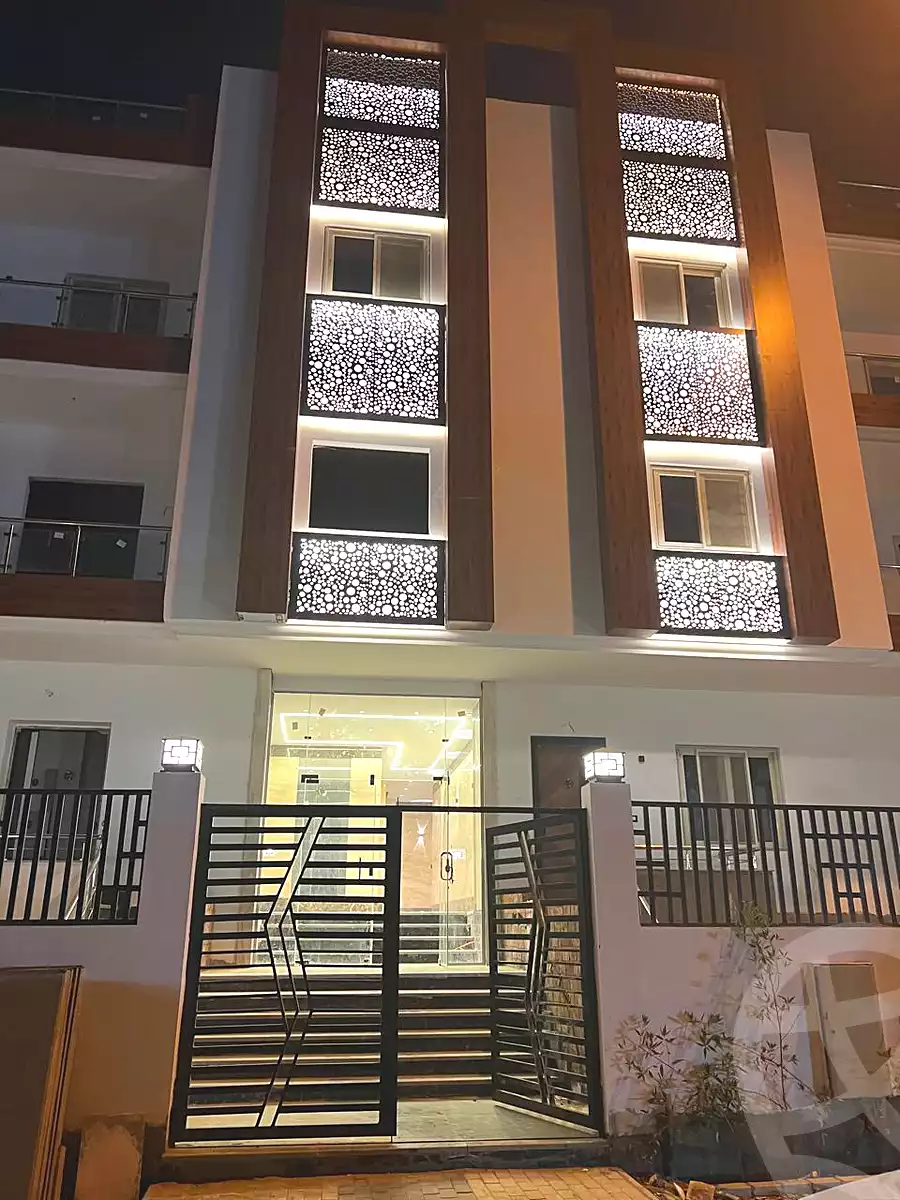 https://aqarmap.com.eg/ar/listing/6660533-for-sale-cairo-el-sheikh-zayed-city-el-hay-elthamen-area-3