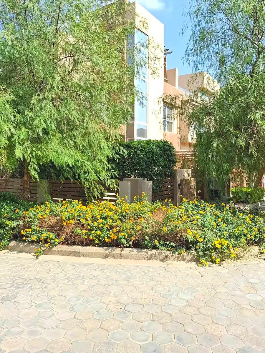 https://aqarmap.com.eg/en/listing/6671268-for-sale-cairo-6th-of-october-compounds-rayos