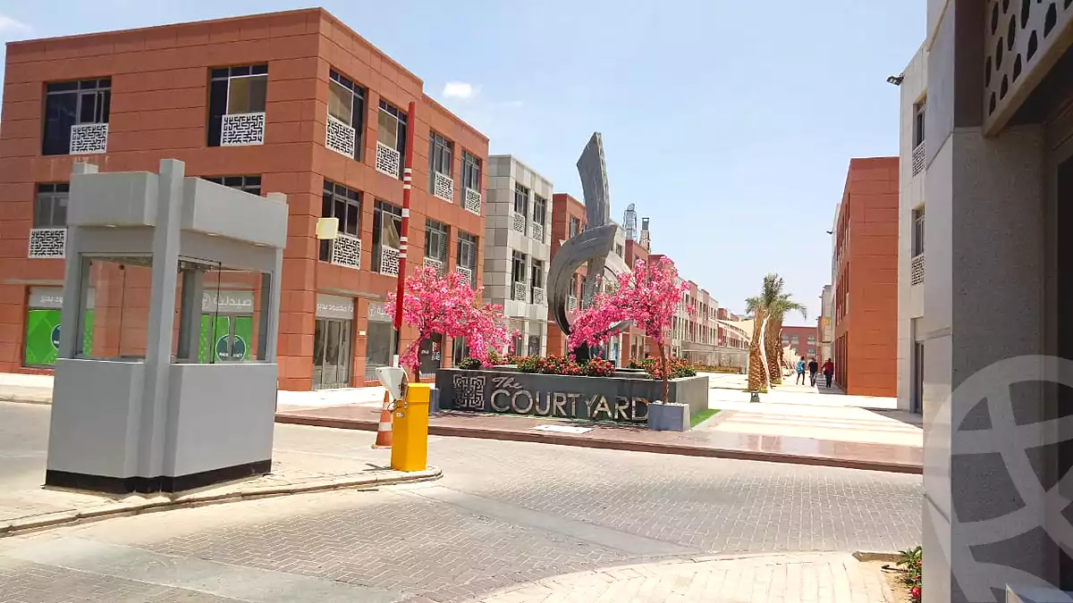 https://aqarmap.com.eg/ar/listing/6674091-for-rent-cairo-el-sheikh-zayed-city-compounds-the-courtyard-mall-dorra