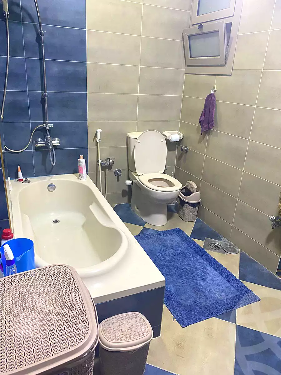 https://aqarmap.com.eg/ar/listing/6681062-for-sale-cairo-helwan-helwan-el-sharkeya-mostafa-safwat-st