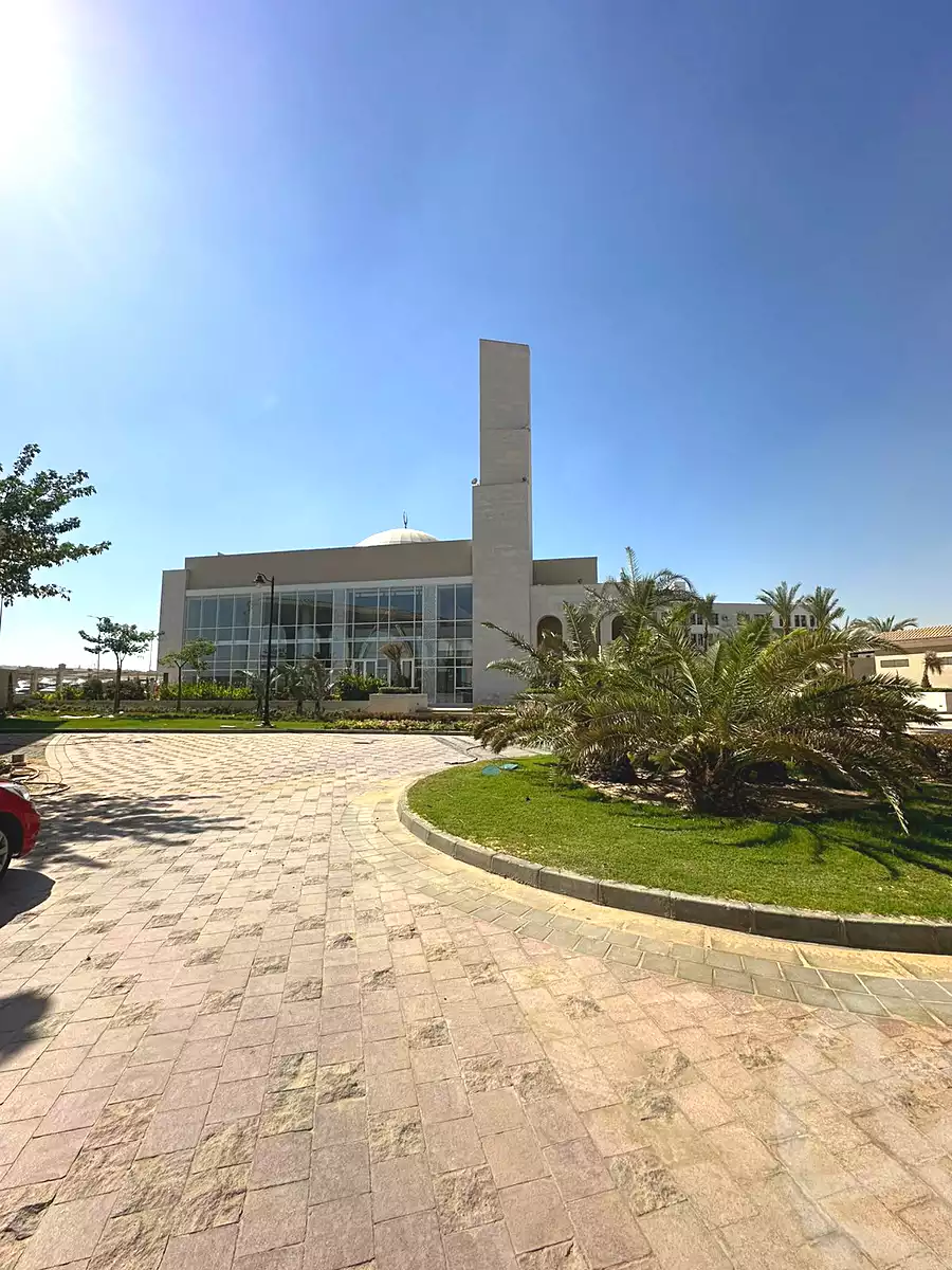 https://aqarmap.com.eg/ar/listing/6685162-for-sale-cairo-el-sheikh-zayed-city-compounds-kmbwnd-fyldj-wyst-dr-llttwyr