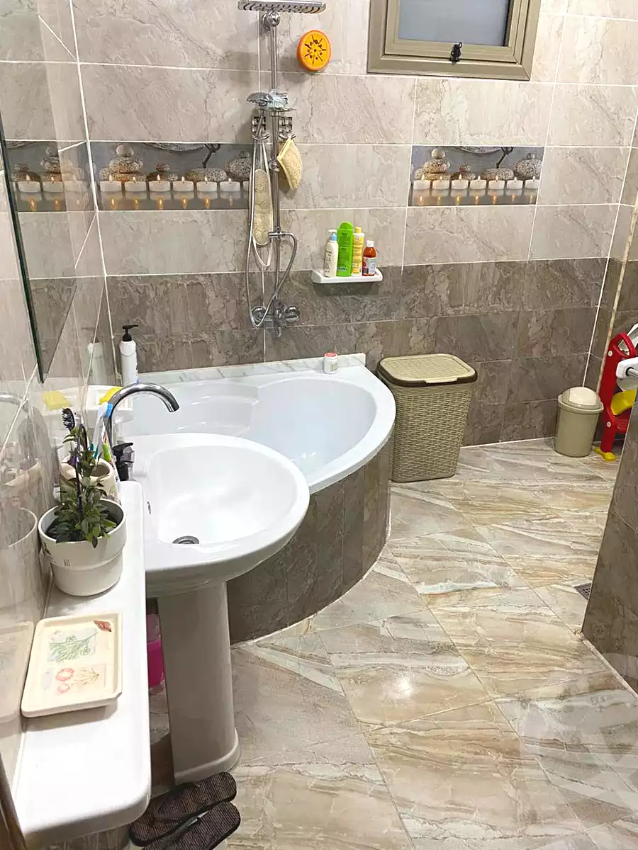 https://aqarmap.com.eg/ar/listing/6686137-for-sale-alexandria-moharram-bey-el-rasafa-st