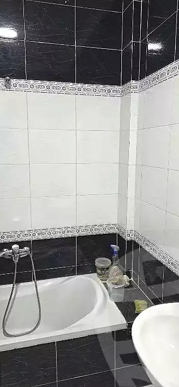 https://aqarmap.com.eg/ar/listing/6687177-for-rent-cairo-6th-of-october-el-ahyaa-neighborhood-1st-al-shohadaa-st