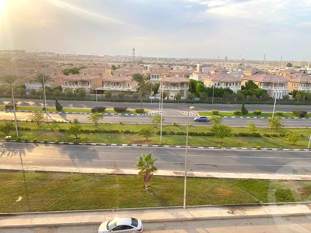 https://aqarmap.com.eg/ar/listing/6698466-for-sale-cairo-new-cairo-ganob-el-akadamiya-orouba-axis