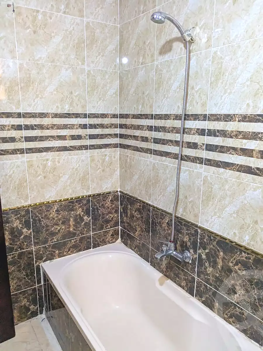 https://aqarmap.com.eg/ar/listing/6704291-for-rent-cairo-6th-of-october-el-ahyaa-neighborhood-2nd-divided-from-al-kafrawei-st