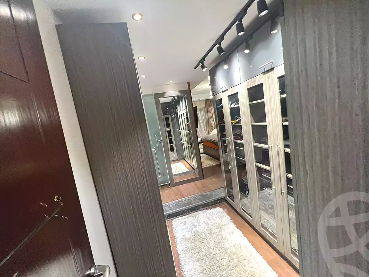 https://aqarmap.com.eg/ar/listing/6704818-for-sale-cairo-el-sheikh-zayed-city-compounds-kmbwnd-ljwmn