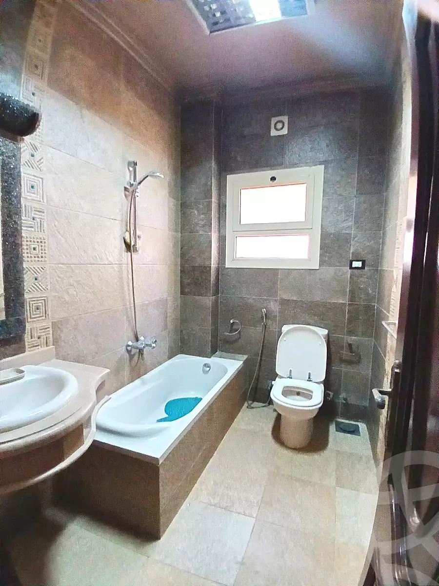 https://aqarmap.com.eg/ar/listing/6705310-for-sale-cairo-new-cairo-sharq-el-akadamiya-mohammad-othman-st