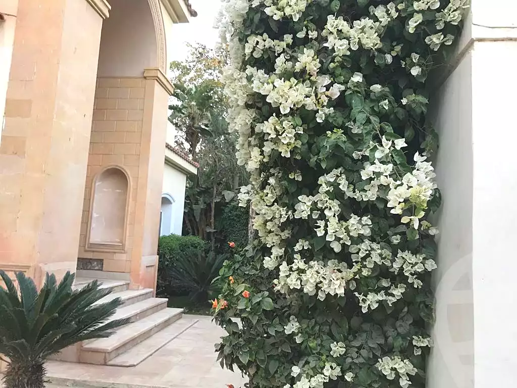https://aqarmap.com.eg/ar/listing/6708392-for-sale-cairo-6th-of-october-compounds-royal-hills
