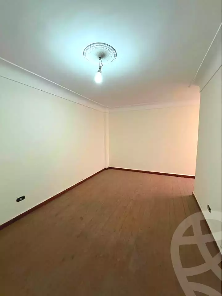 https://aqarmap.com.eg/en/listing/6709220-for-sale-alexandria-el-asafra-ahmed-tiesser-st
