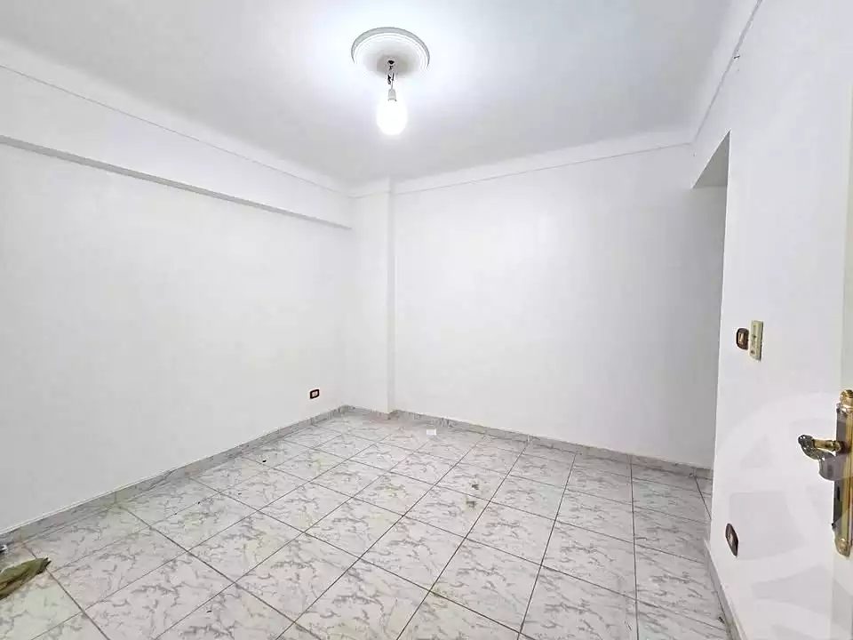 https://aqarmap.com.eg/ar/listing/6727274-for-sale-alexandria-ganaklis-shr-bw-qyr-tryq-lhry